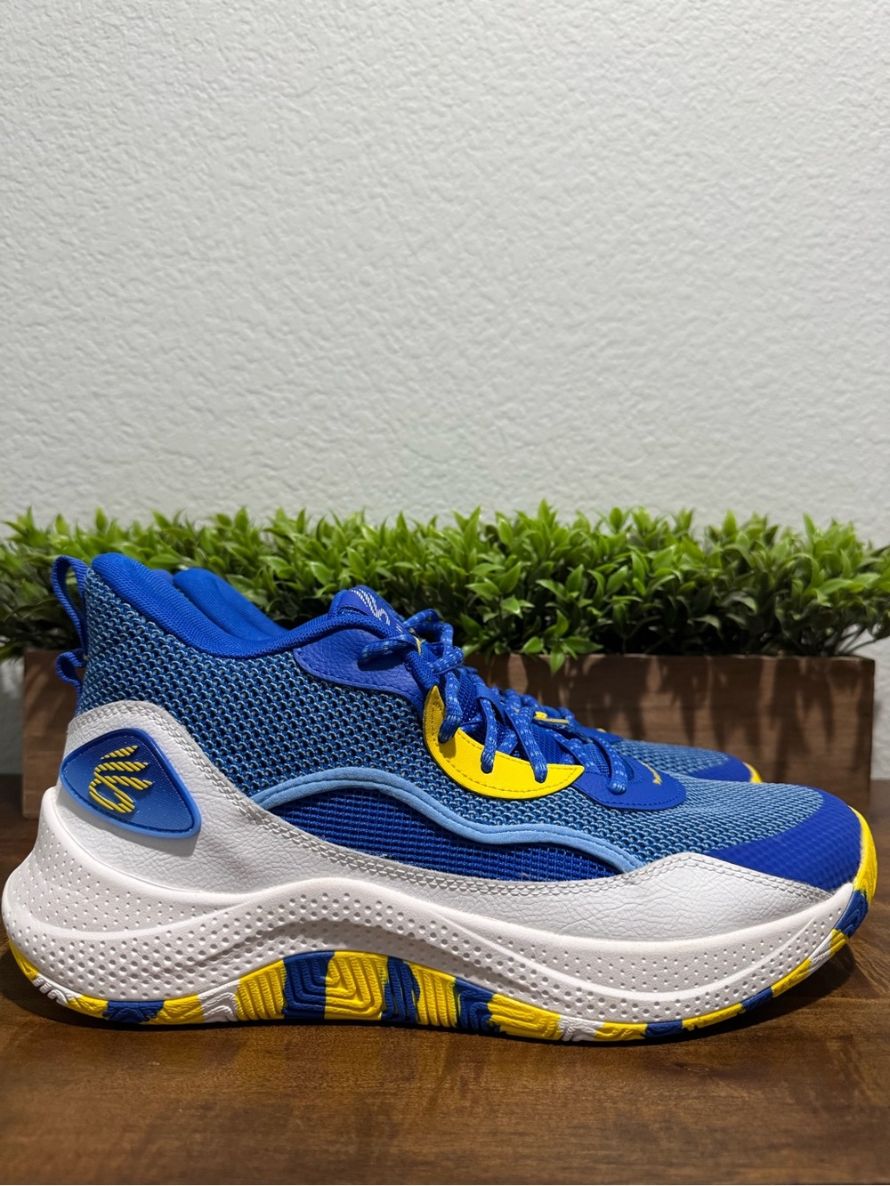 The Under Armour Curry 3Z 24 Basketball Shoes - Like NEW